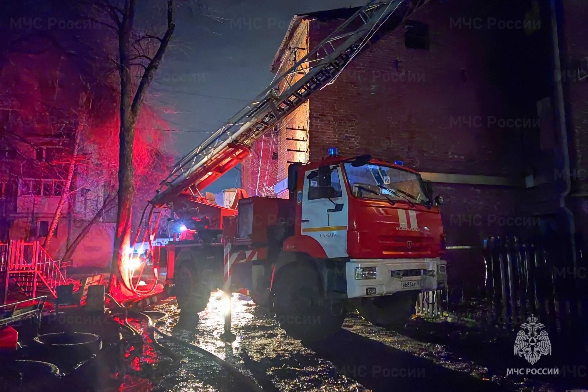 Двадцать человек эвакуировали из-за пожара в центре Самары