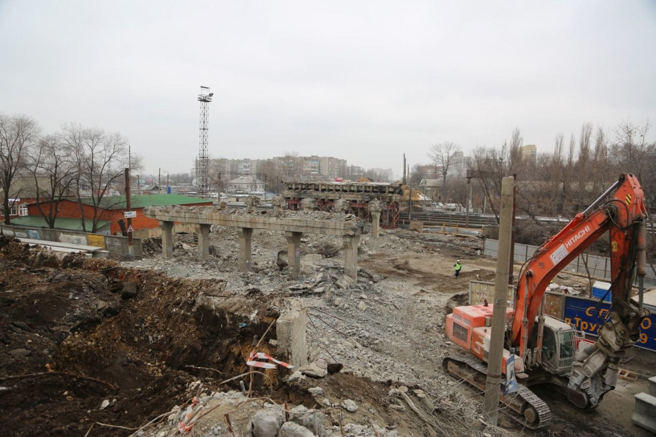 Их осталось только два. В Воронеже разобрали пять из семи пролетов виадука на 9 Января - фото 1