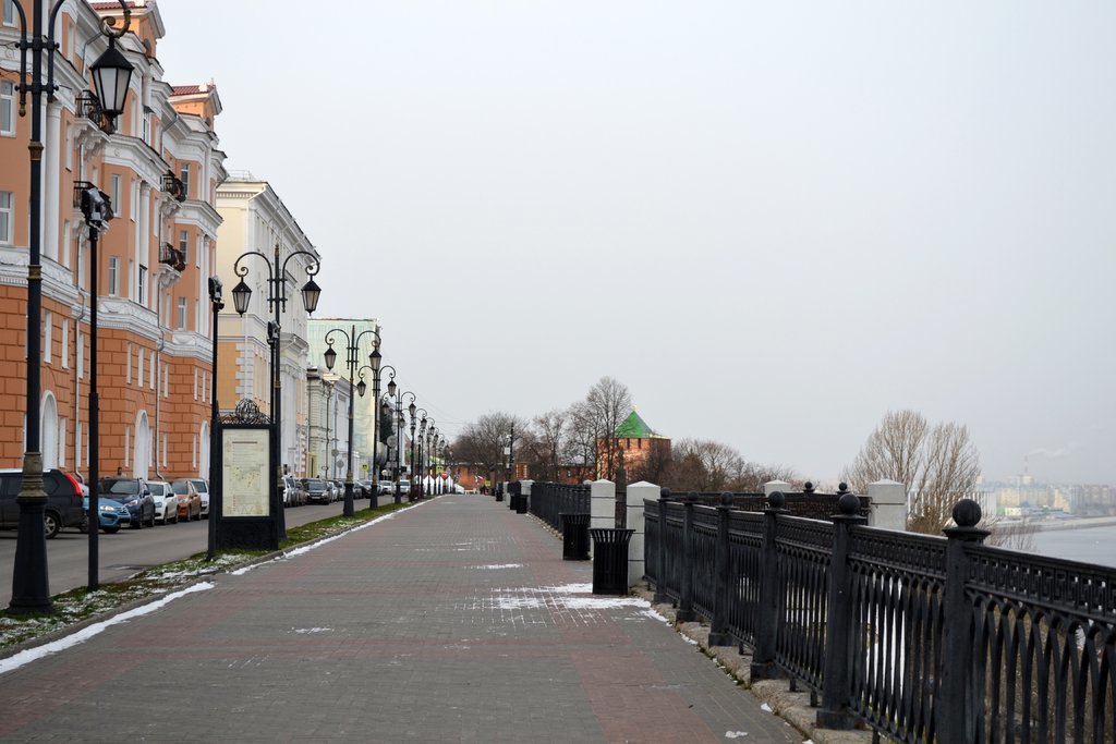 Элементы чугунного забора на Верхне-Волжской набережной в Нижнем Новгороде отказались деревянными - фото 1