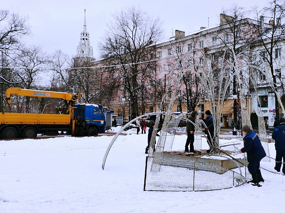 «Зимний» фонтан разобрали в Кольцовском сквере в Воронеже  - фото 1