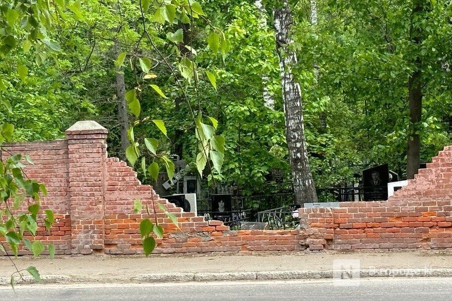 Разрушенную ограду Бугровского кладбища реставрируют в Нижнем Новгороде 