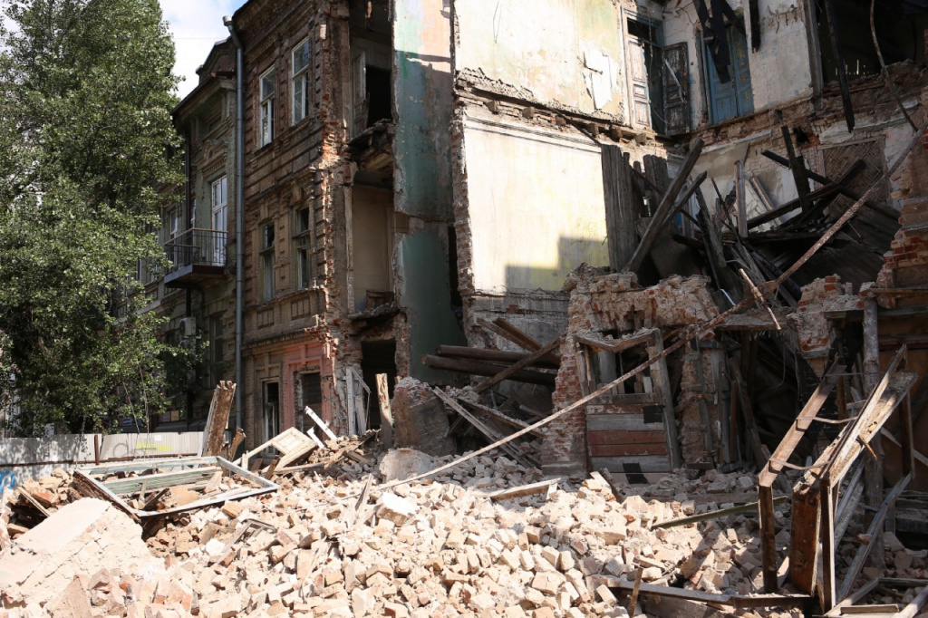Дом на ул. Социалистической в Ростове расселят из-за обрушения стены соседнего здания
