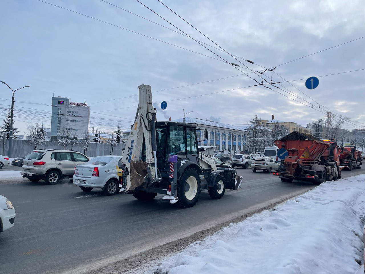 Мэр Нижнего Новгорода: дорожные магистрали убраны на «четыре», дворы – на «двойку» 