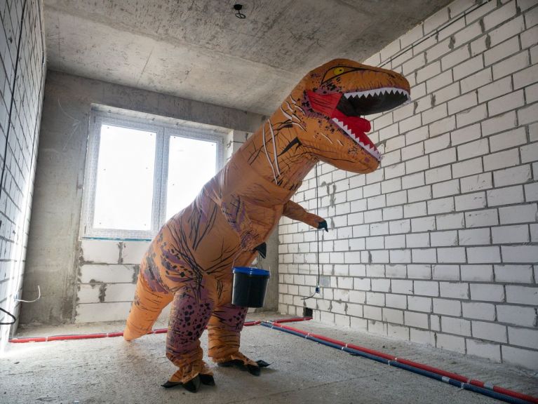 Строители отмечают День смеха