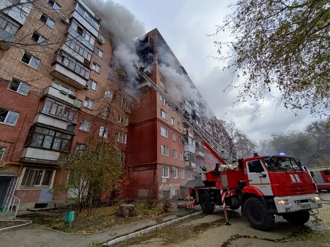 В Самаре загорелся 9-этажный дом на ул. Ново-Садовой, 30