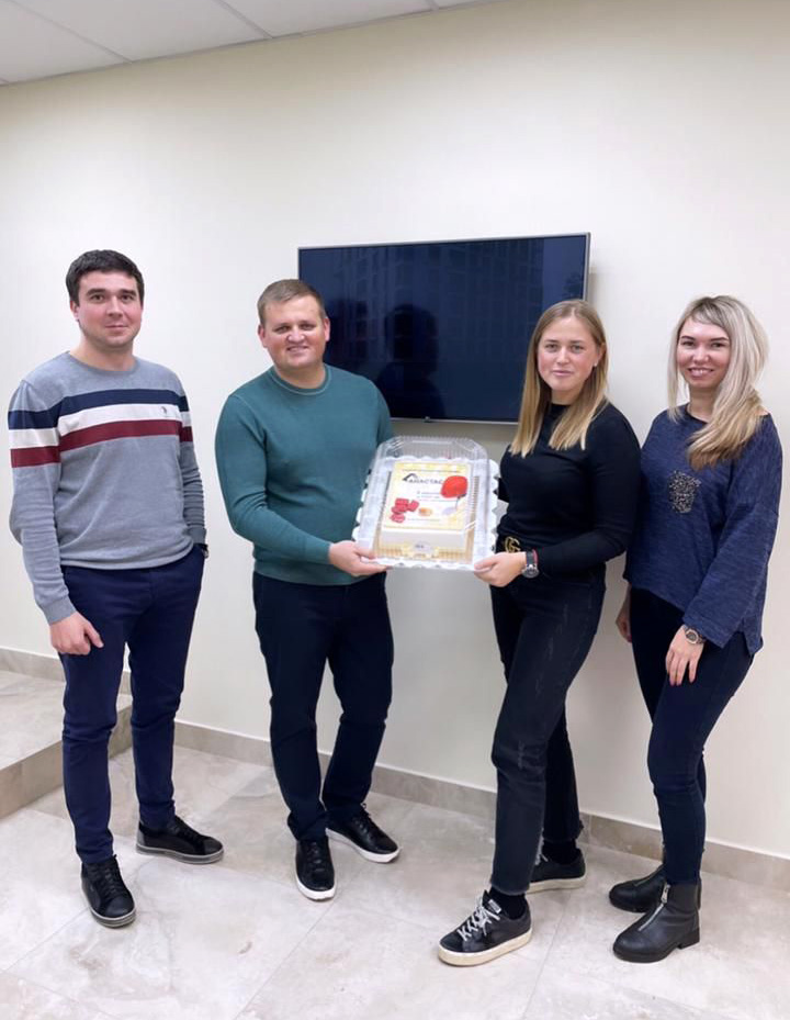 Бронзовый призер рейтинга ДОМОСТРОЙРФ.РУ получил сладкий подарок