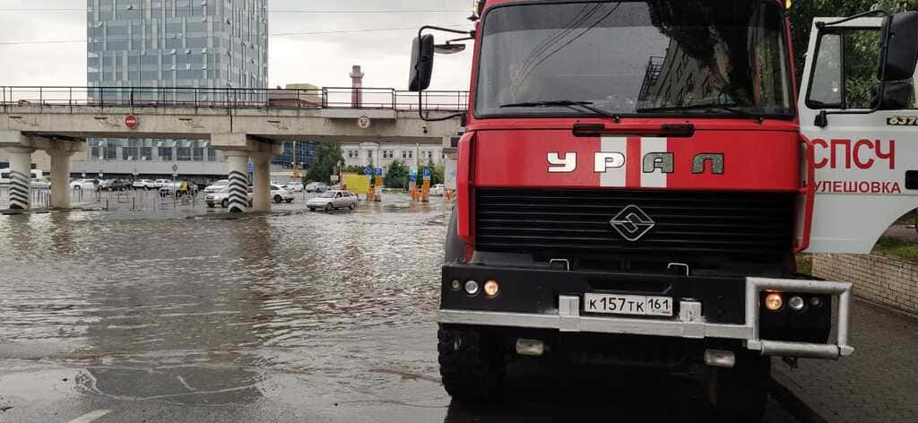 Несколько дорог в центре Ростова перекрыли из-за повреждений асфальта