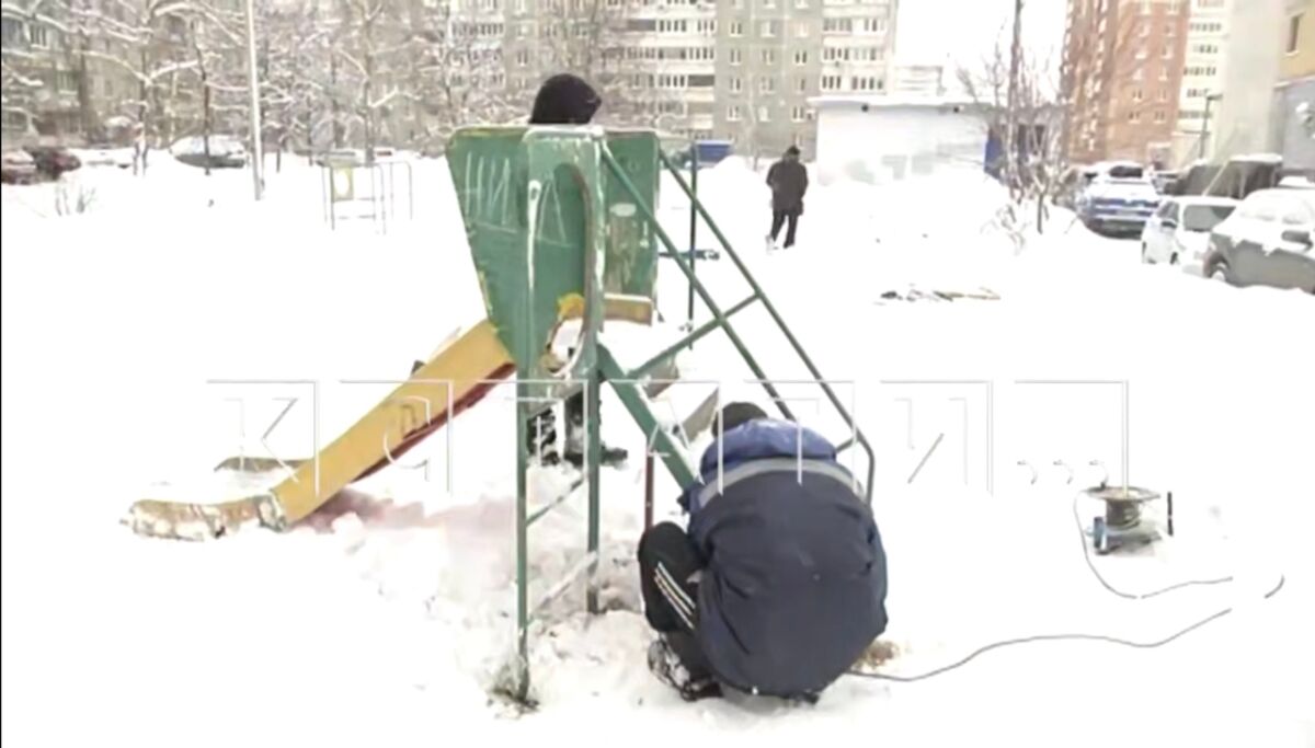 Детскую площадку на Мещере в Нижнем Новгороде сносят ради платной парковки - фото 1