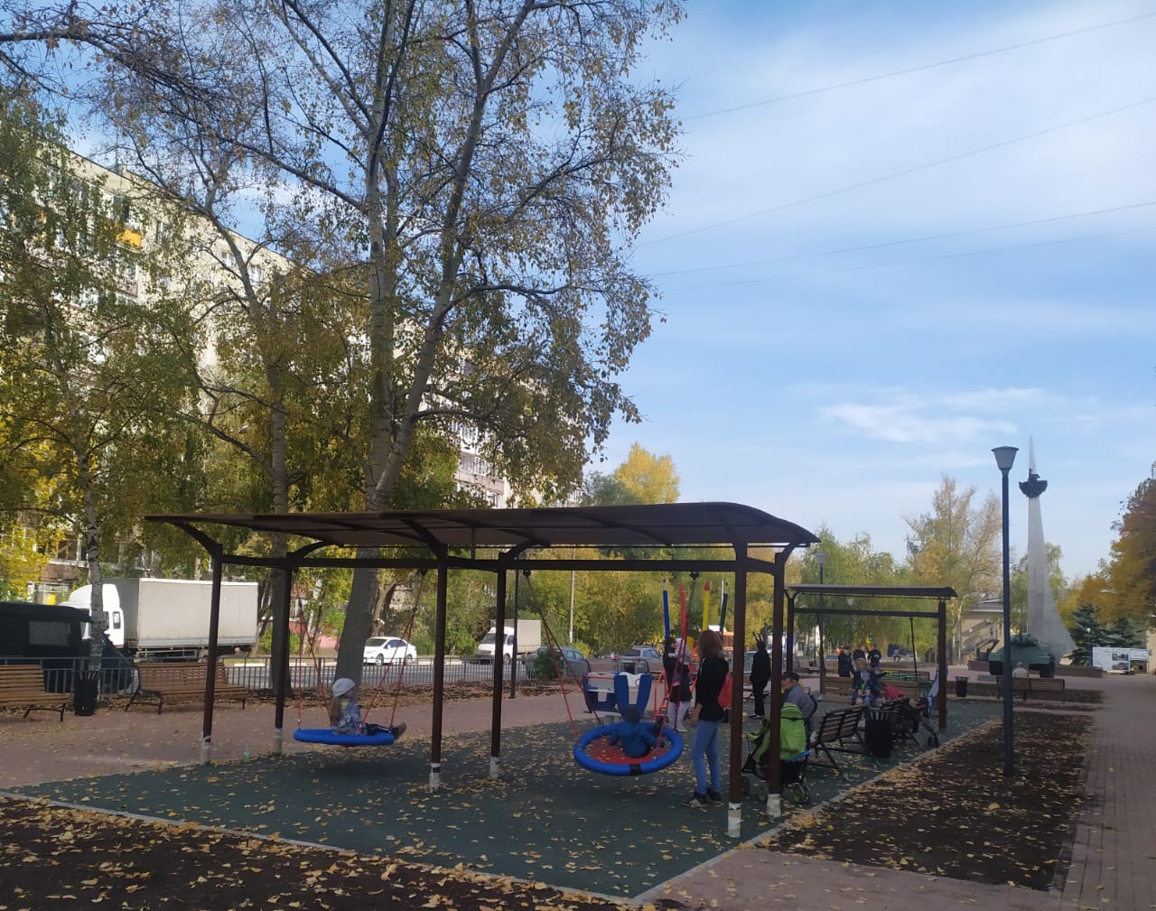 Завершилось благоустройство сквера на проспекте Кораблестроителей - фото 1