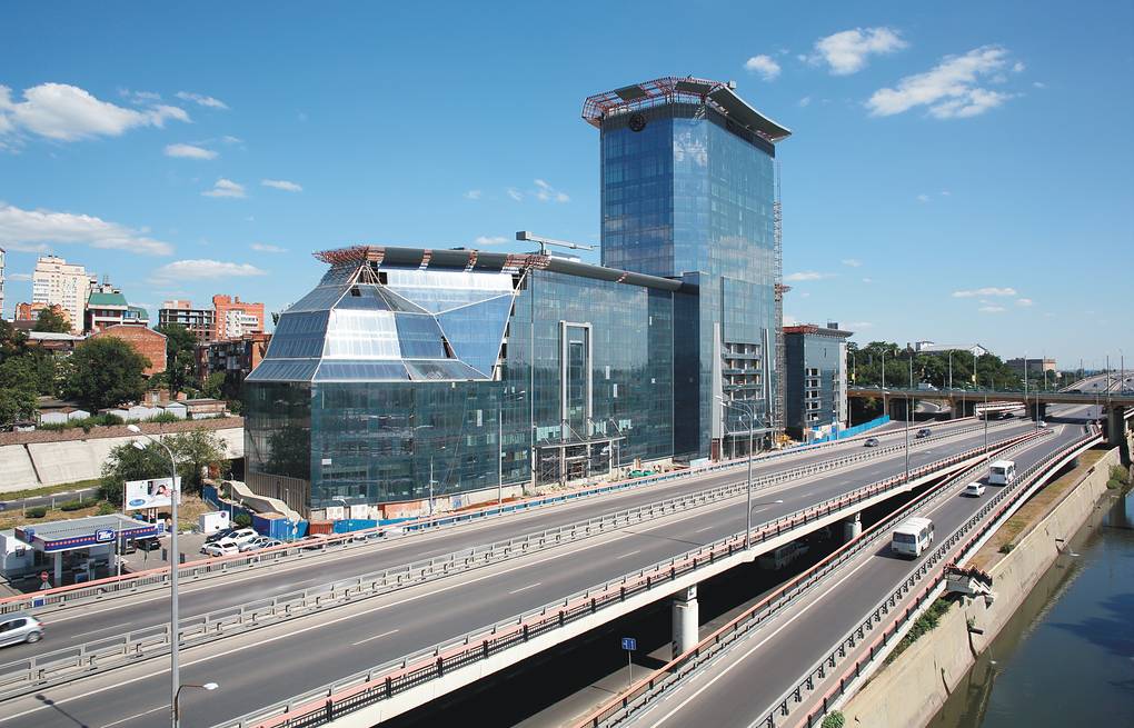 Часть недостроенного отеля Sheraton на просп. Сиверса в Ростове продали за 100 млн рублей